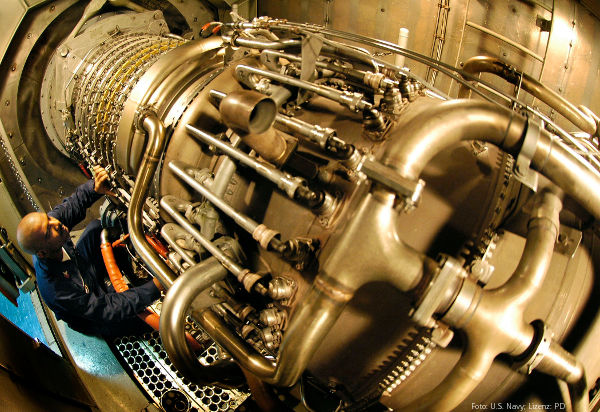 Bild "Bilder:US_Navy_060622-N-4166B-046_Gas_Turbine.jpg"